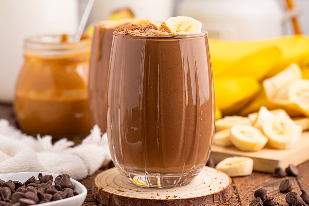 Unlock Creamy Goodness: 10-Minute Chocolate PB Banana Smoothie